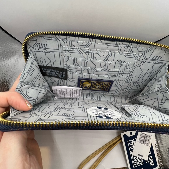 Disney Star Wars Galaxy’s Edge Droid Depot Smartphone Case Wallet Wristlet - Picture 3 of 3